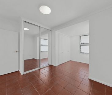 29/2-4 Notts Avenue, Bondi Beach NSW 2026 - Apartment For Rent | Do... - Photo 5