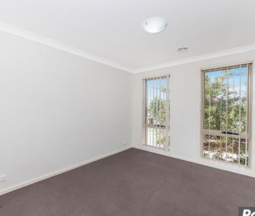 Low Maintenance & Modern Home - Photo 4