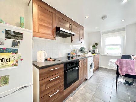 2 bedroom flat to rent - Photo 4