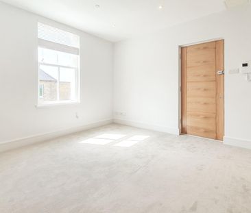 Raynham House, 65a Ware Road, Hertford - Photo 2