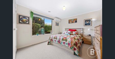 WELL KEPT THREE BEDROOM HOME WITH MODERN DESIGN - Photo 5