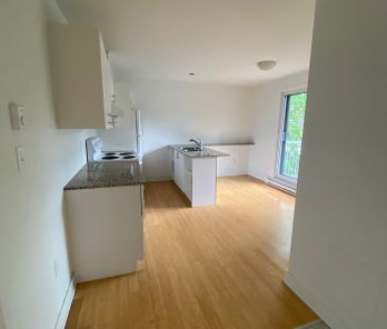 3.5 (1 Chambre) Rénové Dans CôtedesNeige - Photo 1