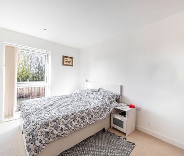 3 bedroom flat to rent - Photo 4