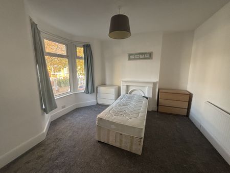 3 Bed Flat, Devonshire Road, E17 - Photo 3