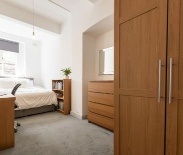 6 bedroom flat to rent - Photo 2