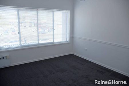 LUXURIOUS TURVEY PARK APARTMENT - Photo 4