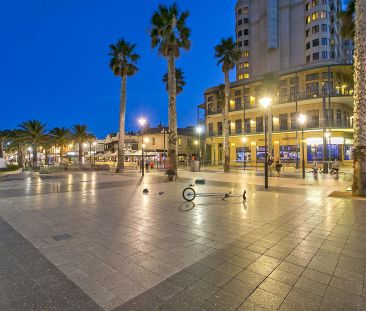 Beautiful Two Bedroom Apartment with Sea Views in the Heart of Glenelg - Photo 2