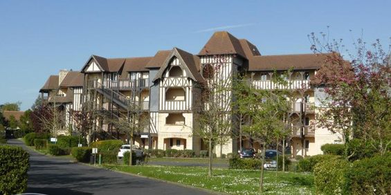 Location Appartement 2 pièces 42m² DEAUVILLE 14800 - Photo 3