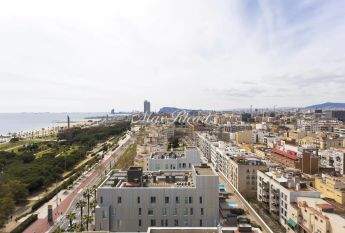 Ático moderno con terraza en primera línea de playa en Barcelona