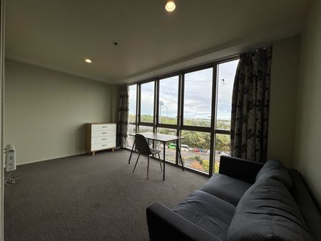 Modern, Furnished Corner Apartment in Prime Auckland Location - Photo 2