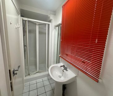 Double Bedsit - Photo 6