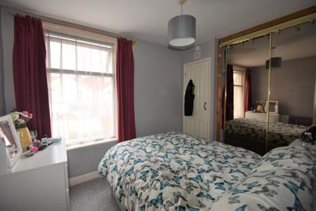 2 bedroom terraced house to rent - Photo 3