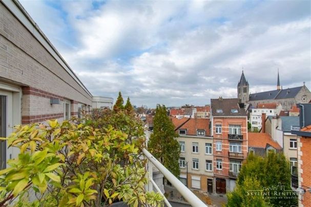 Proximité La Chasse! Superbe Appartement / Penthouse Meublé 3 chambres + Belle terrasse & Grand Jardin commun - Photo 1