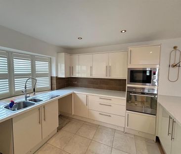 3 bedroom semi-detached house to rent - Photo 4