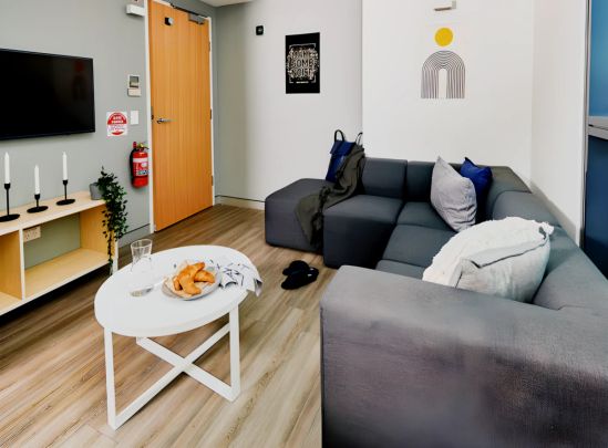 Twin room in 8 person Apartment - Photo 1