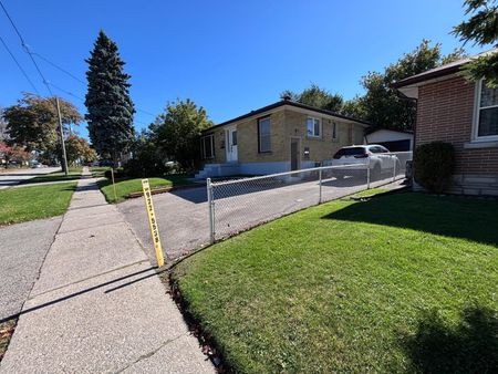 For Lease - 767 Gaspe Avenue Unit# LOWER, Oshawa, Ontario - Photo 5