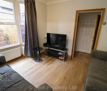 Room 4, Napier Avenue, Southend On Sea - Photo 2