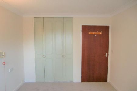 1 bedroom retirement property to rent - Photo 3