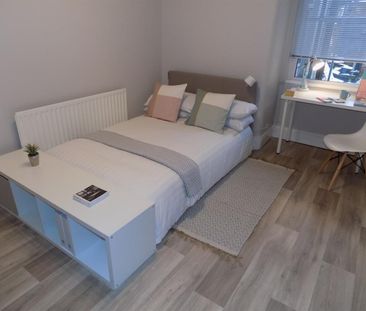 3 bedroom Flat To Let - Photo 6