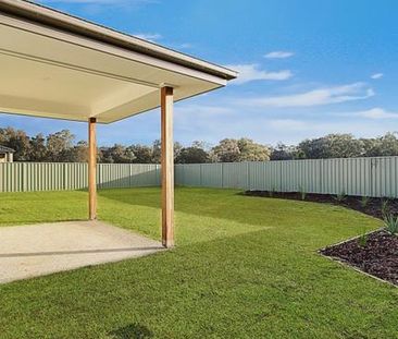 MODERN FAMILY LIVING IN MACARTHUR GROVE ESTATE - Photo 1