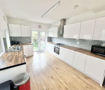 4 bedroom terraced house to rent - Photo 1