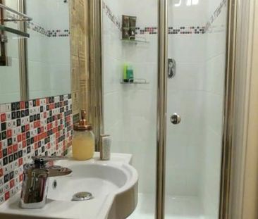 Leytonstone - Comfortable King-Sized Room With Shower Room - Photo 4