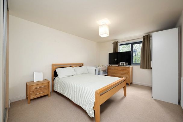 Buckingham Road, E10, London - Photo 1