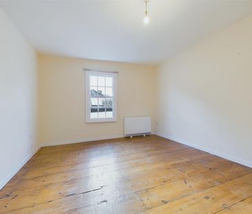 Three bed flat to rent in Church Street, Launceston, PL15 - Photo 4