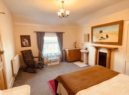 HOUSE SHARE – TWO LOVELY ROOMS FOR RENT in a beautiful 7-bedroom detached house – Ryde Central - Photo 3