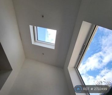 2 bedroom end of terrace house to rent - Photo 1