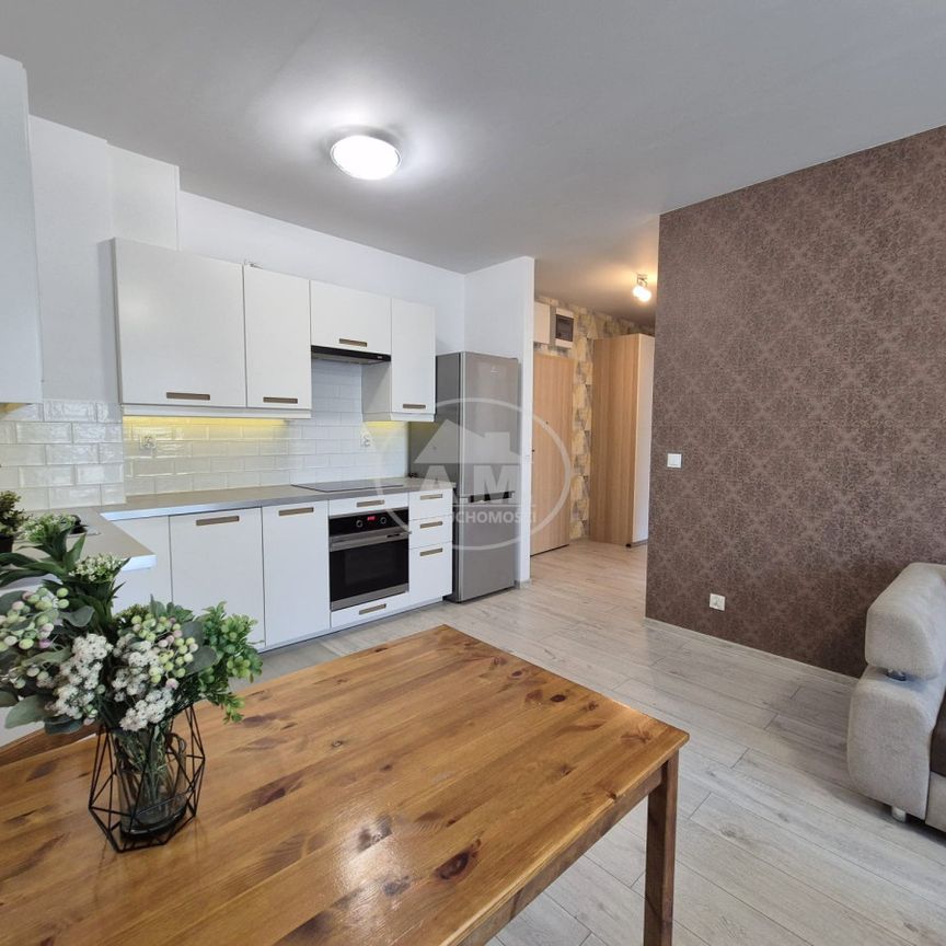 Super M3, Miejsce postojowe, Blisko tramwaj,autobu - Zdjęcie 1