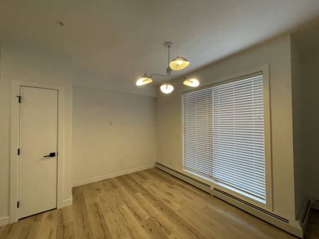 2 Level 2 Bed Gorgeous Condo For Rent In Univesrity District/Two Undgr. Parking - Photo 4