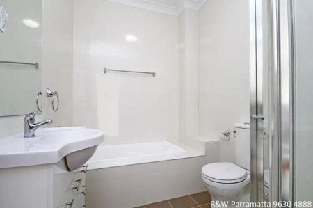 “Modern 2-Bedroom Apartment in Prime Location!” - Photo 2