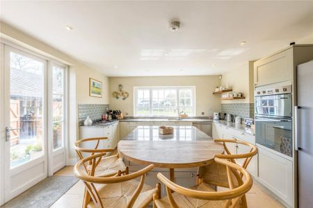 6 bedroom detached house to rent - Photo 3