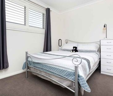 Stylish Apartment in the Heart of Campbelltown - Photo 4