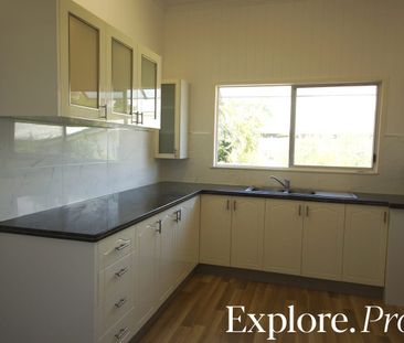 Large home in the city! - Photo 6