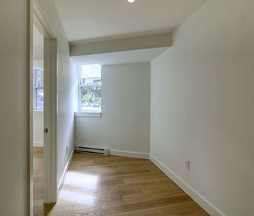 10 Rosemount Avenue - Photo 3