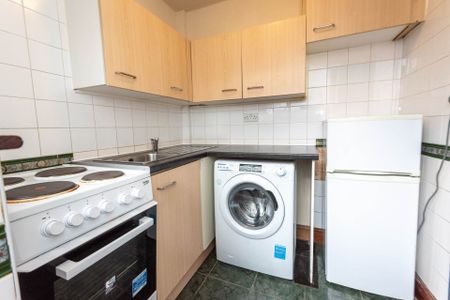 Price £950 pcm - Available Now - Unfurnished - Photo 4
