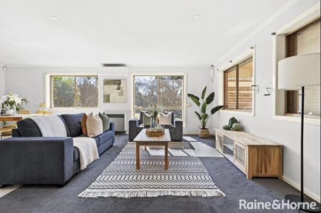 Spacious Family Haven - Comfort, Style & Fun Await! - Photo 4