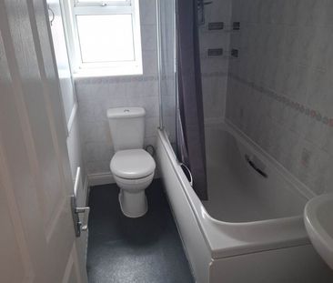Price £1,200 pcm - Available Now - Unfurnished - Photo 2