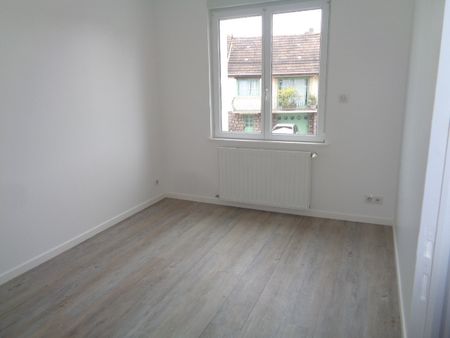 Location Maison 7 pièces 99m² TOURLAVILLE 50110 - Photo 4