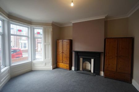 2 bedroom ground floor flat to rent - Photo 2