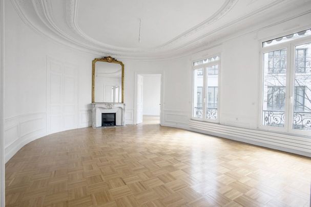 Rental Apartment Paris 8th Faubourg-du-Roule - Photo 1