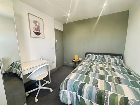4 bedroom end of terrace house to rent - Photo 5