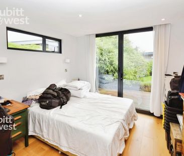 2 bedroom detached bungalow to rent - Photo 2