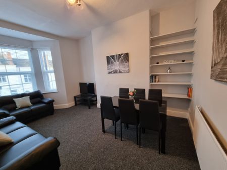 6 Bed Student Accommodation - Photo 2