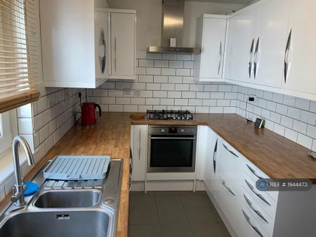 2 bedroom flat to rent - Photo 4