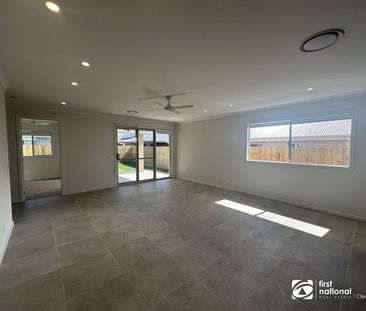 BRAND NEW STUNNING HOME IN THE NEW ESTATE IN YARRABILBA AVAILABLE NOW - Photo 1