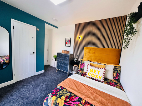 A house share like no other! Huge en-suite rooms - Photo 1