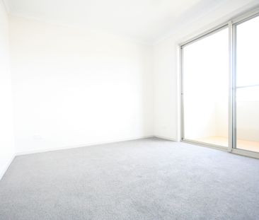 Three Bedroom Terrace in Central Location - Photo 1